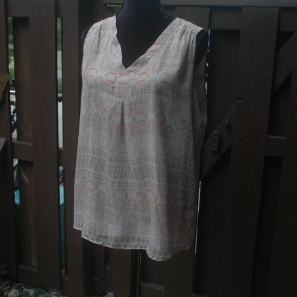 Tabitha Webb L Gold Accent Floral Print V-Neck NEW - Picture 2 of 6